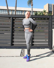 Load image into Gallery viewer, Bocana Seamless Sports Top - Grey &amp; Black
